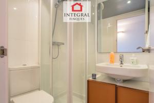 Fully equipped bathroom with shower. It is located in the corridor.