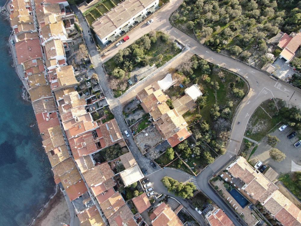 ES-COLOMER Solar en el centro del pueblo con vistas al mar y la iglesia Terreno Es Colomer Cadaqués
