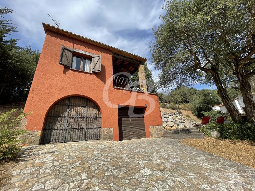 2148 BONITA CASA CON PISCINA Y GRAN TERRENO EN RESIDENCIAL BEGUR Casa aislada / Villa Residencial Begur Begur